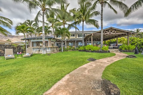 Elegant Oceanfront Villa w/ Lanai + Bar! House in Makaha