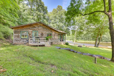 Charming Parsons Cabin w/ Grill on the Cheat River House in Shenandoah Valley