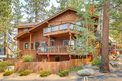 Deck & Beach Access: Lake Tahoe Shoreside Retreat! House in Round Hill Village