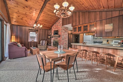 < 3 Mi to Higgins Lake: Roscommon Cabin w/ Deck House in Michigan