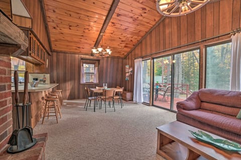 < 3 Mi to Higgins Lake: Roscommon Cabin w/ Deck House in Michigan
