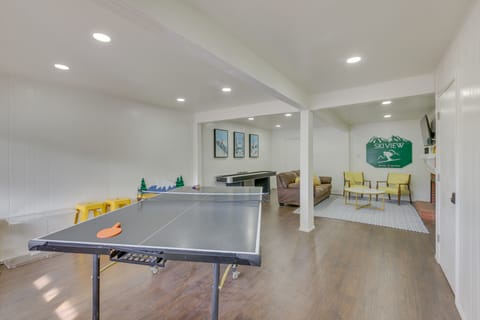 Walkable Location! Mtn-View Condo in Red River Apartment in Red River