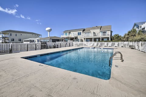Sunny Condo - Private Ocean Isle Beach Access! Apartment in Ocean Isle Beach