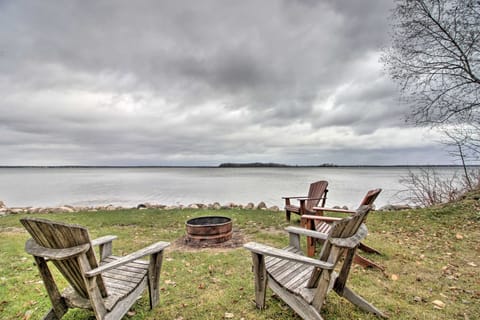 Pelican Lake Retreat w/ Fire Pit, Dock & Grill! House in Breezy Point