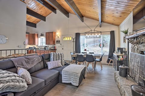Modern Cabin w/ Game Room & Deck, Near Skiing House in Running Springs
