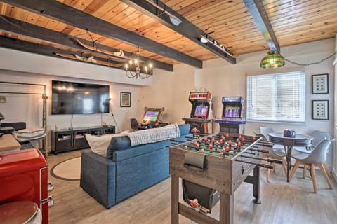 Modern Cabin w/ Game Room & Deck, Near Skiing House in Running Springs