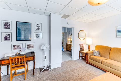 Twin Lakes Cottage: Walk to Elizabeth Lake! Cottage in Twin Lakes