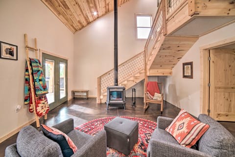 Family Home w/ Fire Pit & Grill ~ 1 Mi to Slopes! House in Angel Fire