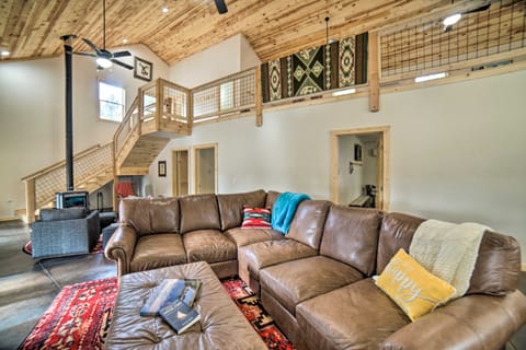 Family Home w/ Fire Pit & Grill ~ 1 Mi to Slopes! House in Angel Fire