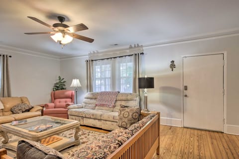 2 Mi to Lake Hartwell: Charming Southern Cottage House in Lake Hartwell