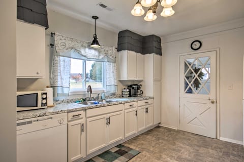 2 Mi to Lake Hartwell: Charming Southern Cottage House in Lake Hartwell