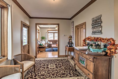 Peaceful Clinton Retreat w/ Lakefront Views! Apartment in South Dakota