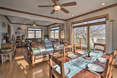 Peaceful Clinton Retreat w/ Lakefront Views! Apartment in South Dakota