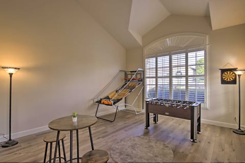 Gilbert Group Getaway: 3 Mi to Dtwn House in Gilbert