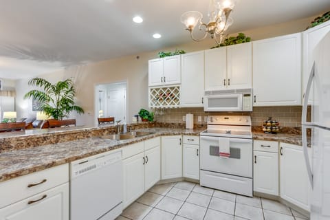 Private Boat Slip: Family-Friendly Lazy Days Condo Apartment in Osage Beach