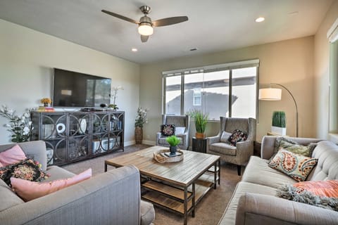 Utah Home w/ Pool & Hot Tub Access, Mtn Views! House in Santa Clara