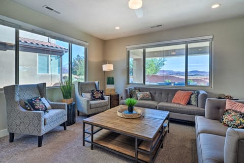 Utah Home w/ Pool & Hot Tub Access, Mtn Views! House in Santa Clara