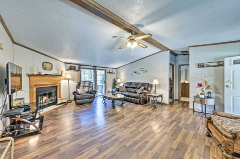 Haven in the Woods w/ 150 Acres, 2 Ponds House in Kentucky