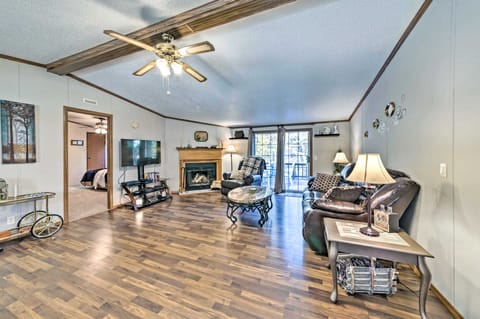 Haven in the Woods w/ 150 Acres, 2 Ponds House in Kentucky