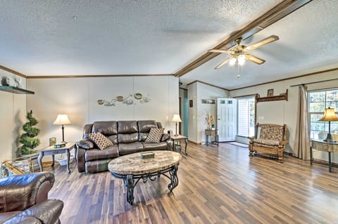 Haven in the Woods w/ 150 Acres, 2 Ponds House in Kentucky