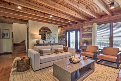 Deck & Hot Tub: Mtn-View Gatlinburg Cabin House in Gatlinburg