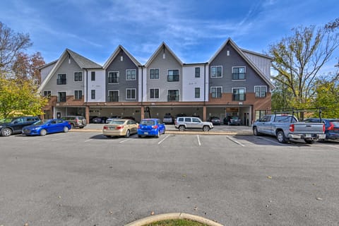 Modern Nashville Condo: 7 Mi to Downtown! Apartment in East Nashville