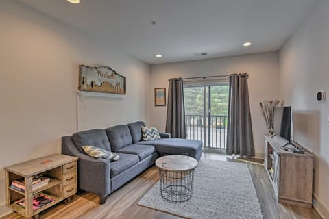 Modern Nashville Condo: 7 Mi to Downtown! Apartment in East Nashville