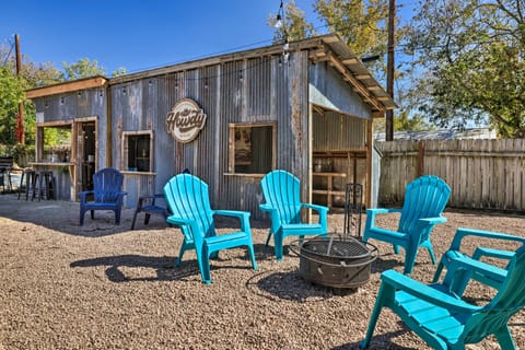 Swim, Relax & Grill! 'Howdy Haus' Near Main Street House in Fredericksburg