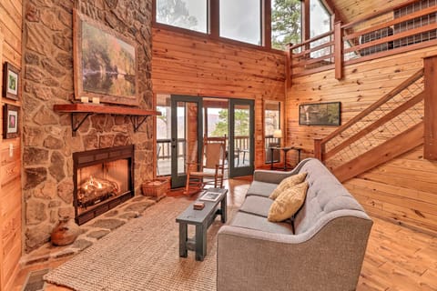 Piney Bluff Retreat with Mountain Views! House in Arkansas