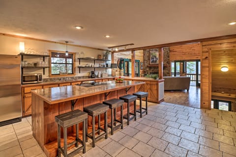 Piney Bluff Retreat with Mountain Views! House in Arkansas