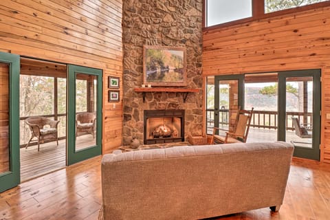 Piney Bluff Retreat with Mountain Views! House in Arkansas