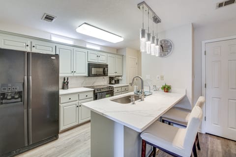 Townhome Near Lake Hamilton & Race Track! Apartment in Hot Springs