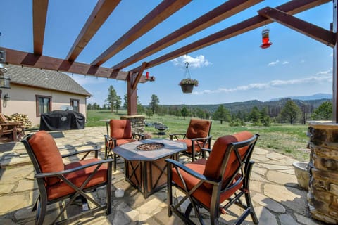 Idyllic Florissant Cabin w/ Patio & Hot Tub! House in Colorado