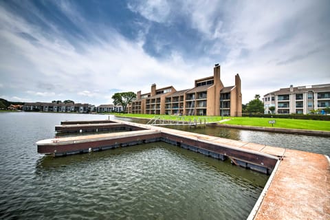 Dreamy Lake Conroe Escape: Boat, Golf, and Swim! Apartment in Lake Conroe