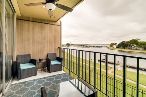 Dreamy Lake Conroe Escape: Boat, Golf, and Swim! Apartment in Lake Conroe