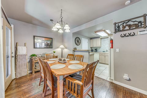 5 Mi to Ruidoso Downs: 'The Sterling Spur' Rental! Apartment in Ruidoso