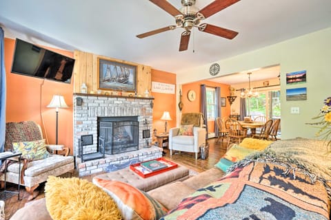 Rustic Adirondacks Home w/ Hot Tub & Lake Access! House in Capital District, NY, USA