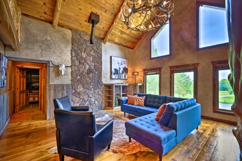 Eureka Springs Area Cabin w/ Deck + 7 Acres! House in Table Rock Lake