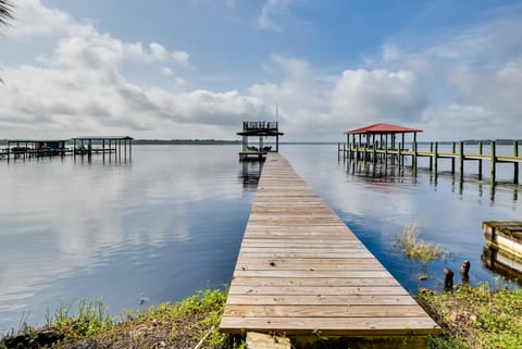 'Pirate Cove' Home in Welaka: Dock & River Access! House in Welaka