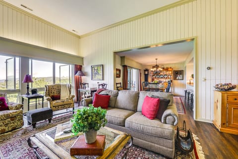 Breathtaking Highlands Condo w/ Mountain View Apartment in Highlands