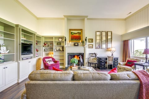 Breathtaking Highlands Condo w/ Mountain View Apartment in Highlands