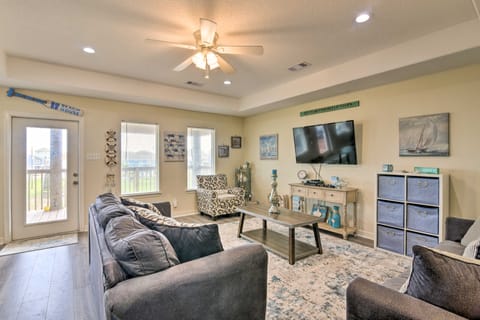 Private Beach Access: Coastal Freeport Home! House in Alvin