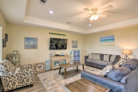 Private Beach Access: Coastal Freeport Home! House in Alvin