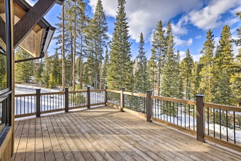3 Fireplaces & Mtn View: Luxe Home in Breckenridge House in Breckenridge