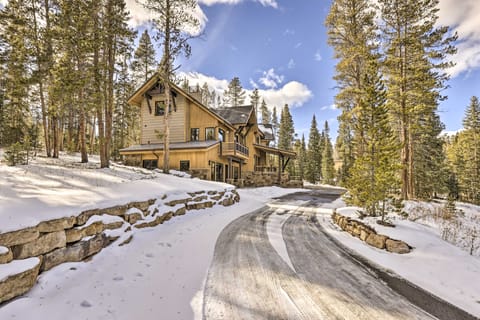 3 Fireplaces & Mtn View: Luxe Home in Breckenridge House in Breckenridge