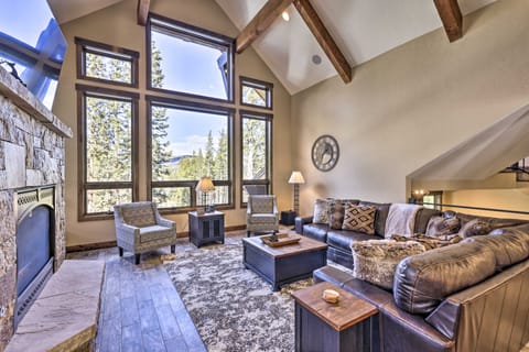 3 Fireplaces & Mtn View: Luxe Home in Breckenridge House in Breckenridge