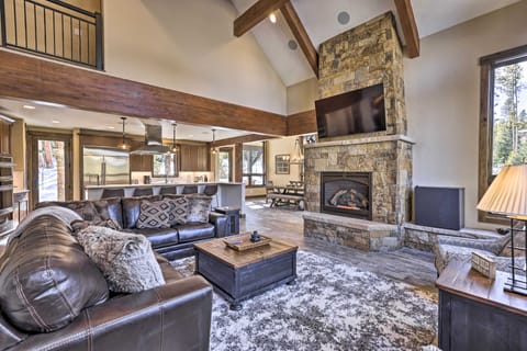 3 Fireplaces & Mtn View: Luxe Home in Breckenridge House in Breckenridge