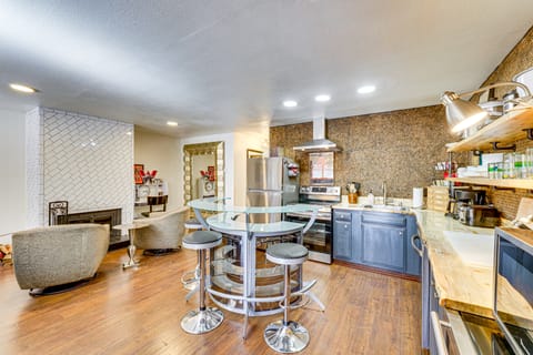 Walk to Ski Slopes! Red River Condo w/ Fireplace Apartment in Red River