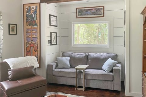 Historic Biloxi Bay Cottage w/ Beautiful View Cottage in Ocean Springs