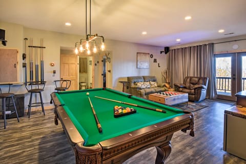 Outlaw Mountain Lodge: Fire Pit & Panoramic Views! House in Tennessee